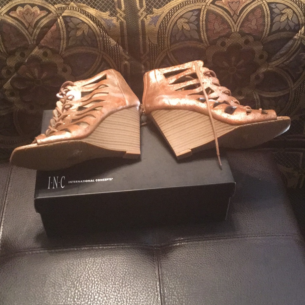 Shoes - Picture 5 of 6